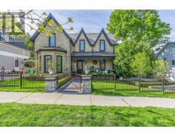 11 CATHERINE AVENUE, Aurora, Ontario