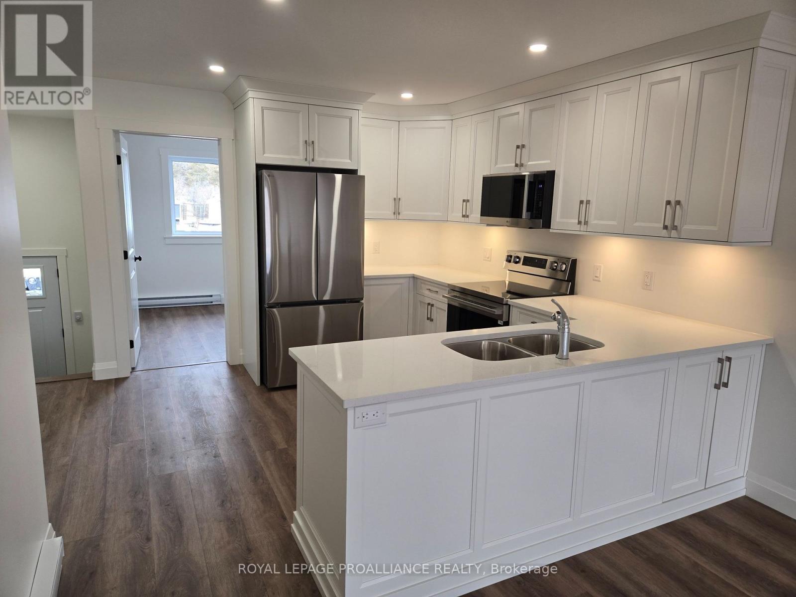 2 - 92 Lywood Street, Belleville, Ontario  K0K 1K0 - Photo 7 - X12776522