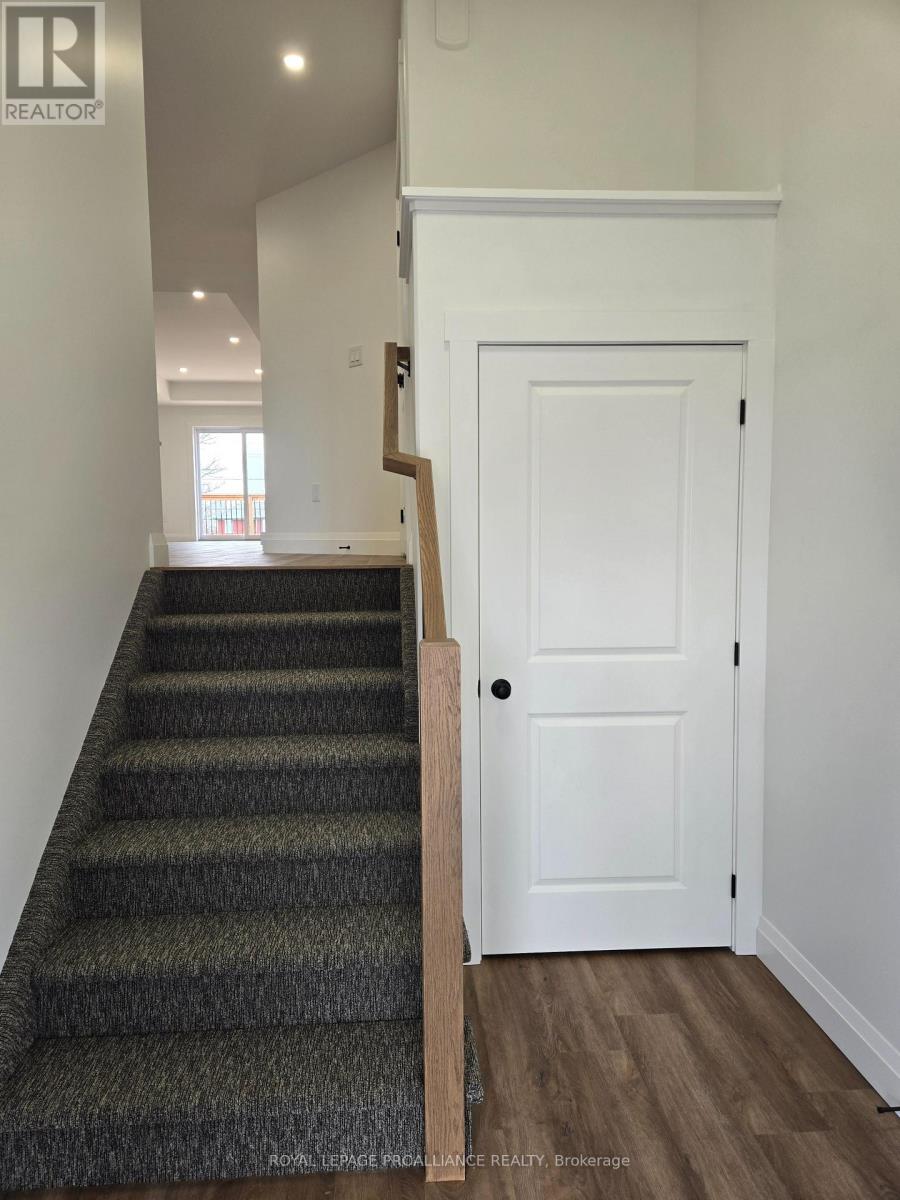 2 - 92 Lywood Street, Belleville, Ontario  K0K 1K0 - Photo 3 - X12776522