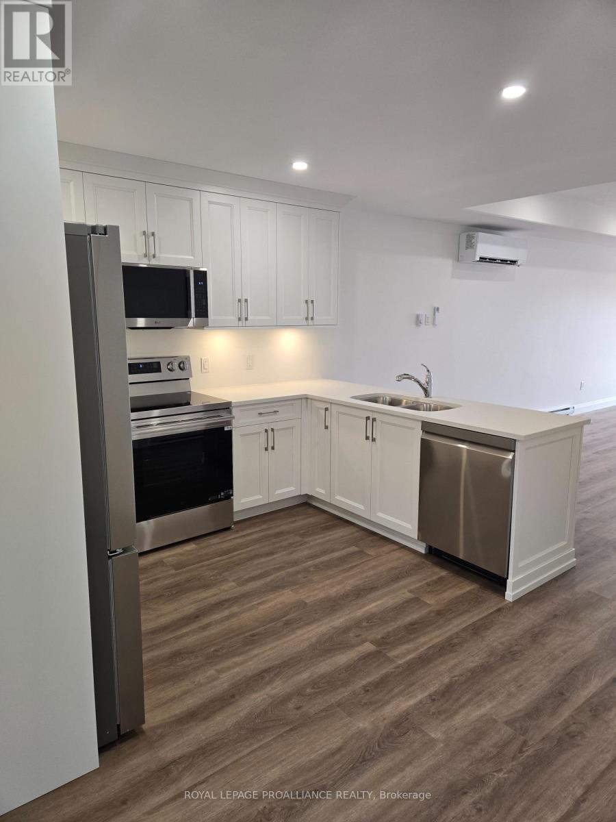 2 - 92 Lywood Street, Belleville, Ontario  K0K 1K0 - Photo 4 - X12776522