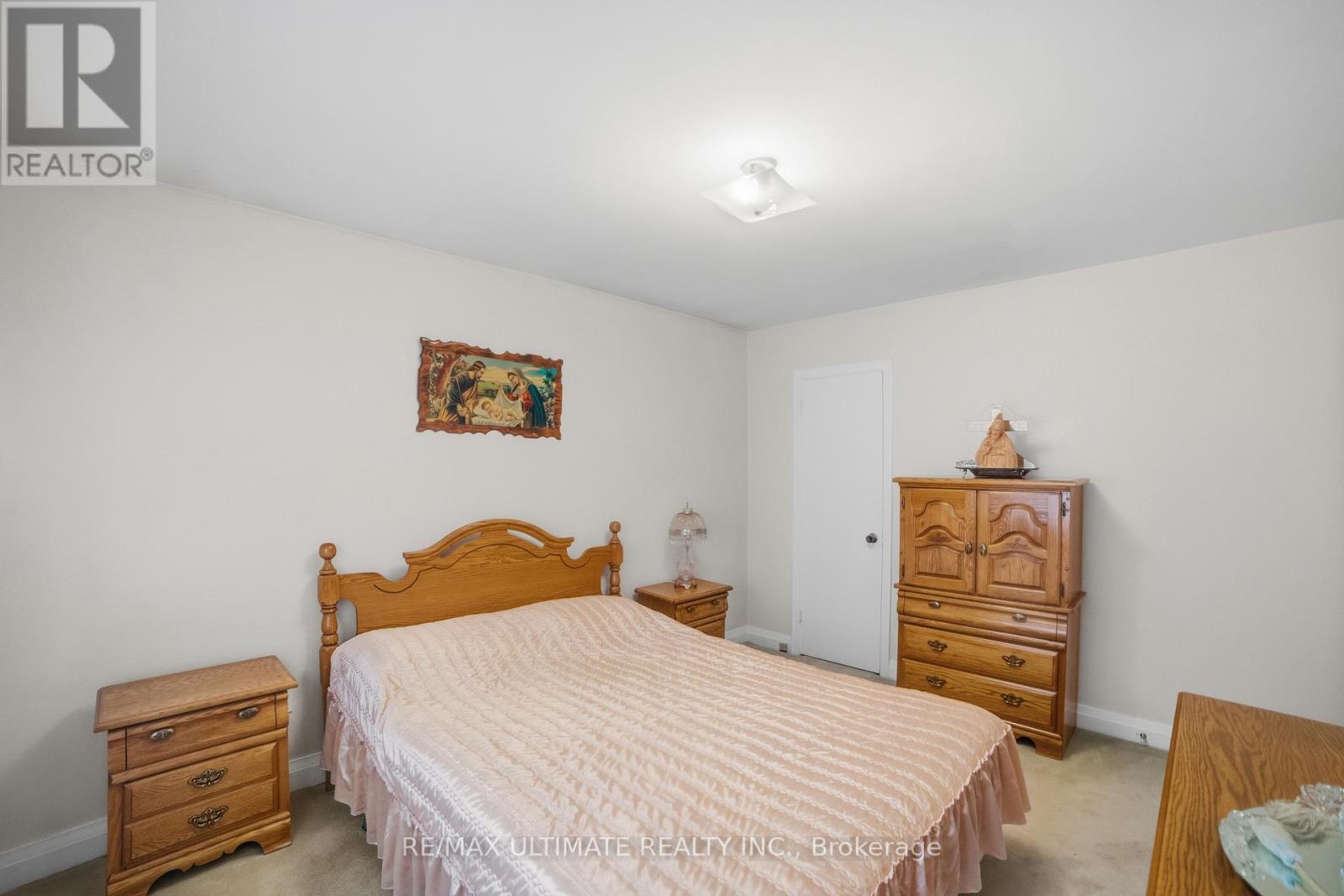 48 Savona Drive, Toronto, Ontario  M8W 4V1 - Photo 11 - W12915548