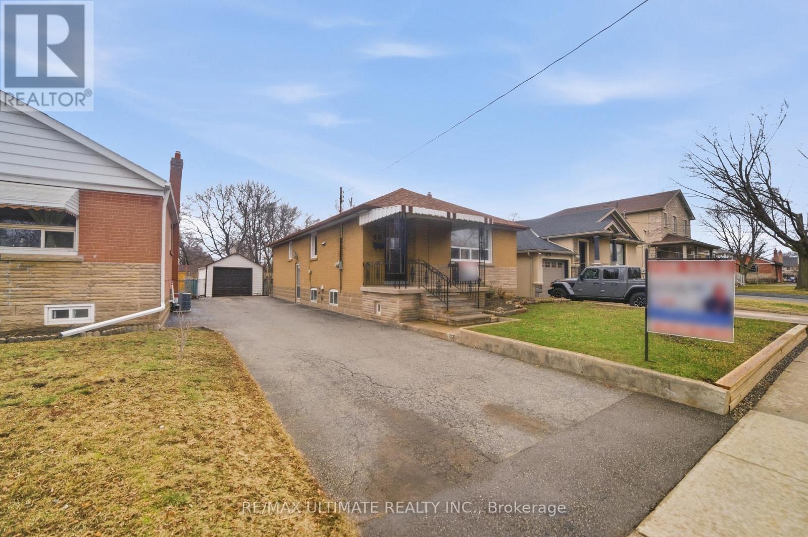48 SAVONA DRIVE, Toronto, Ontario