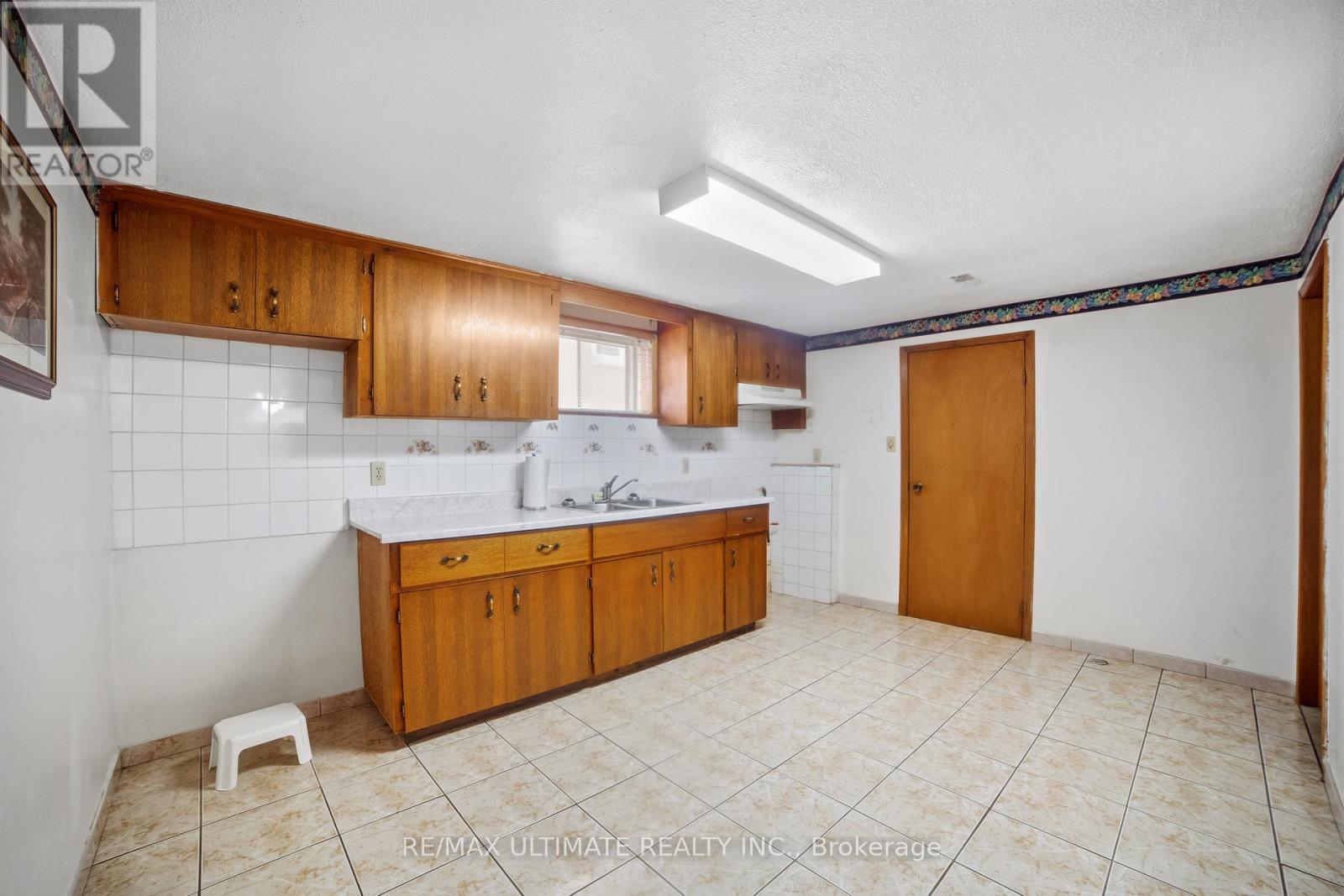 48 Savona Drive, Toronto, Ontario  M8W 4V1 - Photo 22 - W12915548