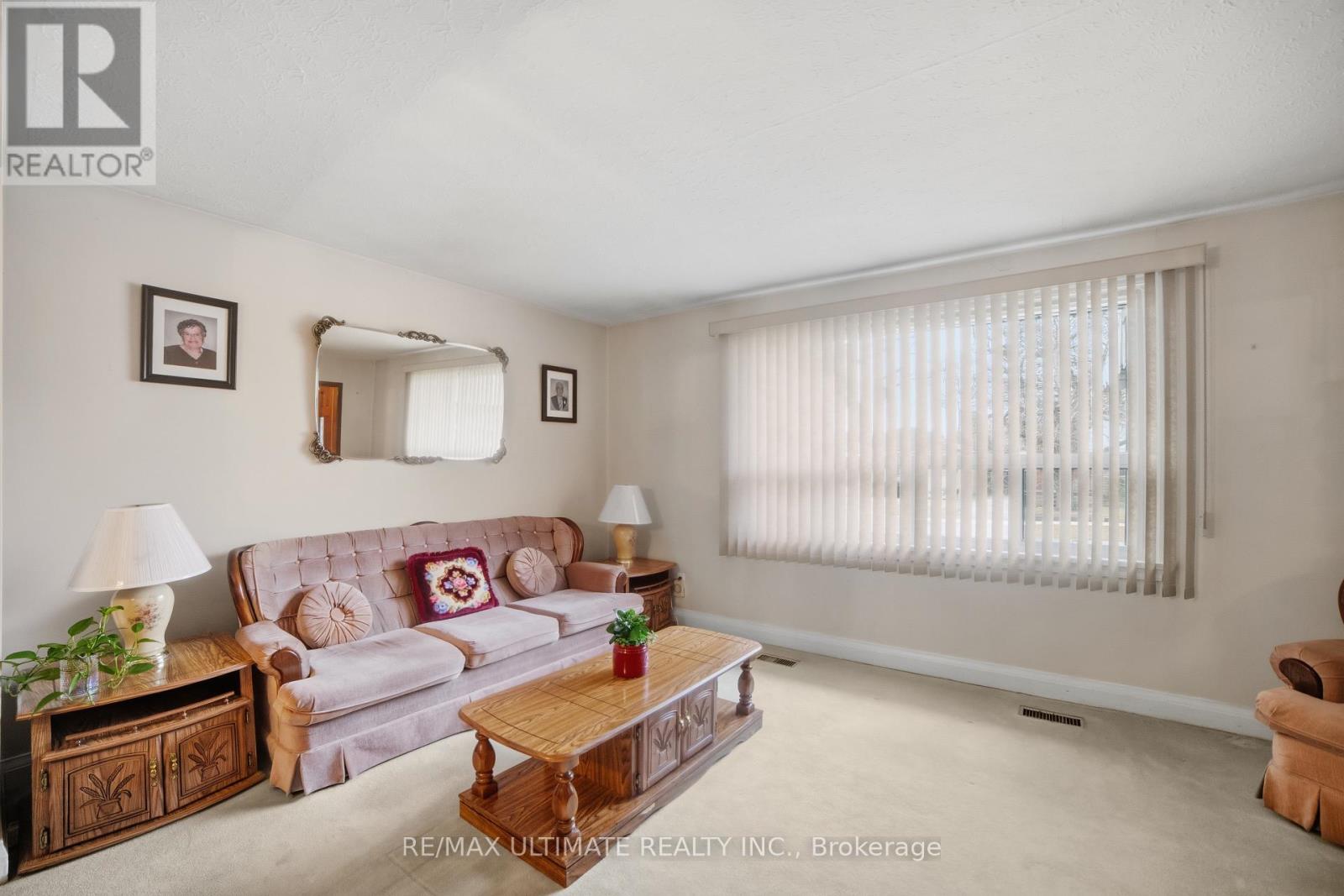 48 Savona Drive, Toronto, Ontario  M8W 4V1 - Photo 7 - W12915548