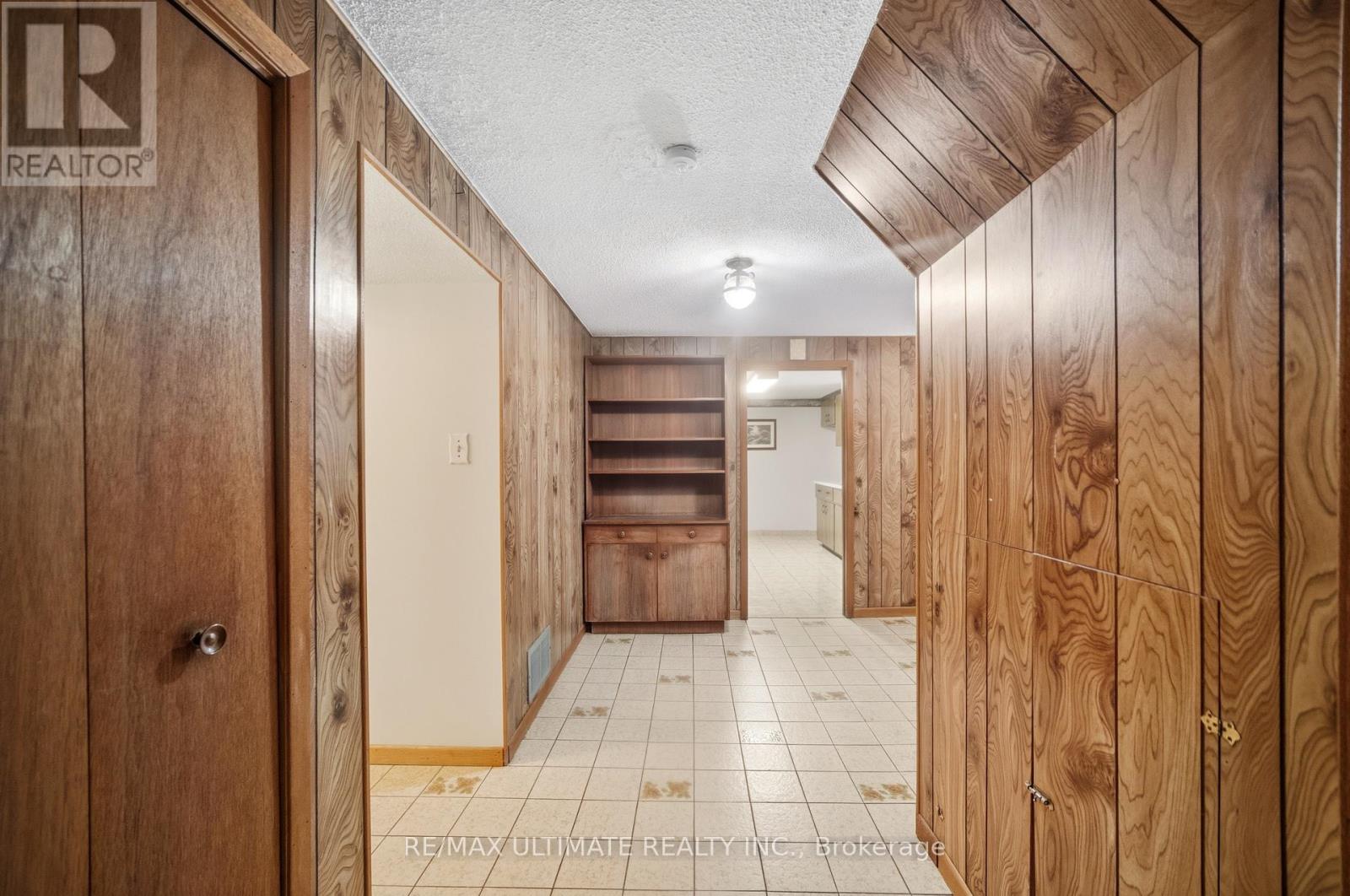 48 Savona Drive, Toronto, Ontario  M8W 4V1 - Photo 18 - W12915548