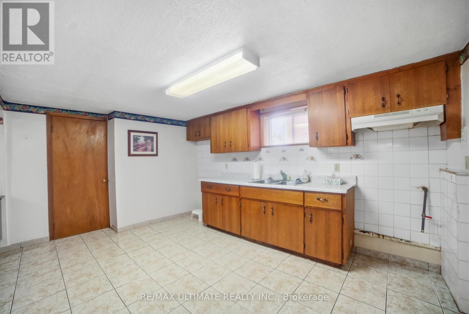 48 Savona Drive, Toronto, Ontario  M8W 4V1 - Photo 21 - W12915548