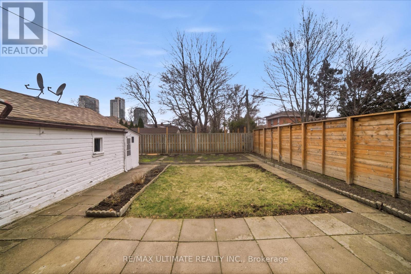 48 Savona Drive, Toronto, Ontario  M8W 4V1 - Photo 27 - W12915548