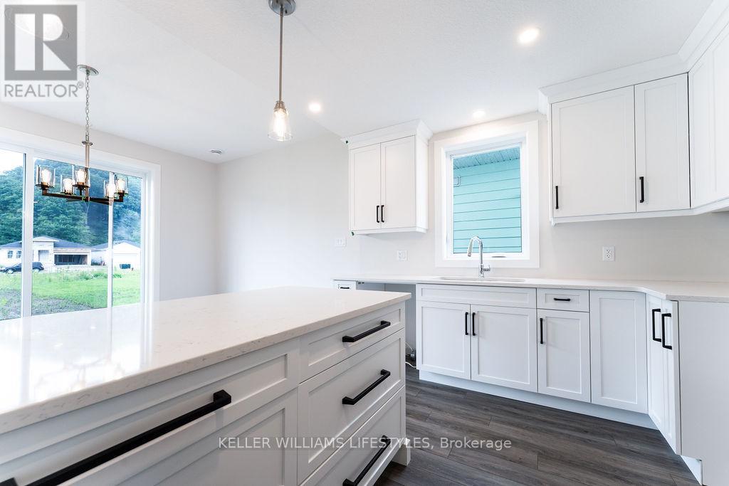 409 Breakwater Boulevard, Central Elgin, Ontario  N5L 0B5 - Photo 9 - X12916768