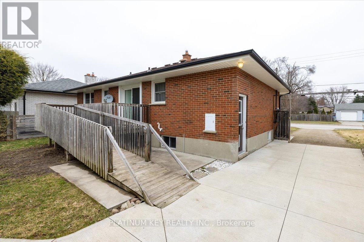 Photo 19 of 21 for 196 Mckellar Street