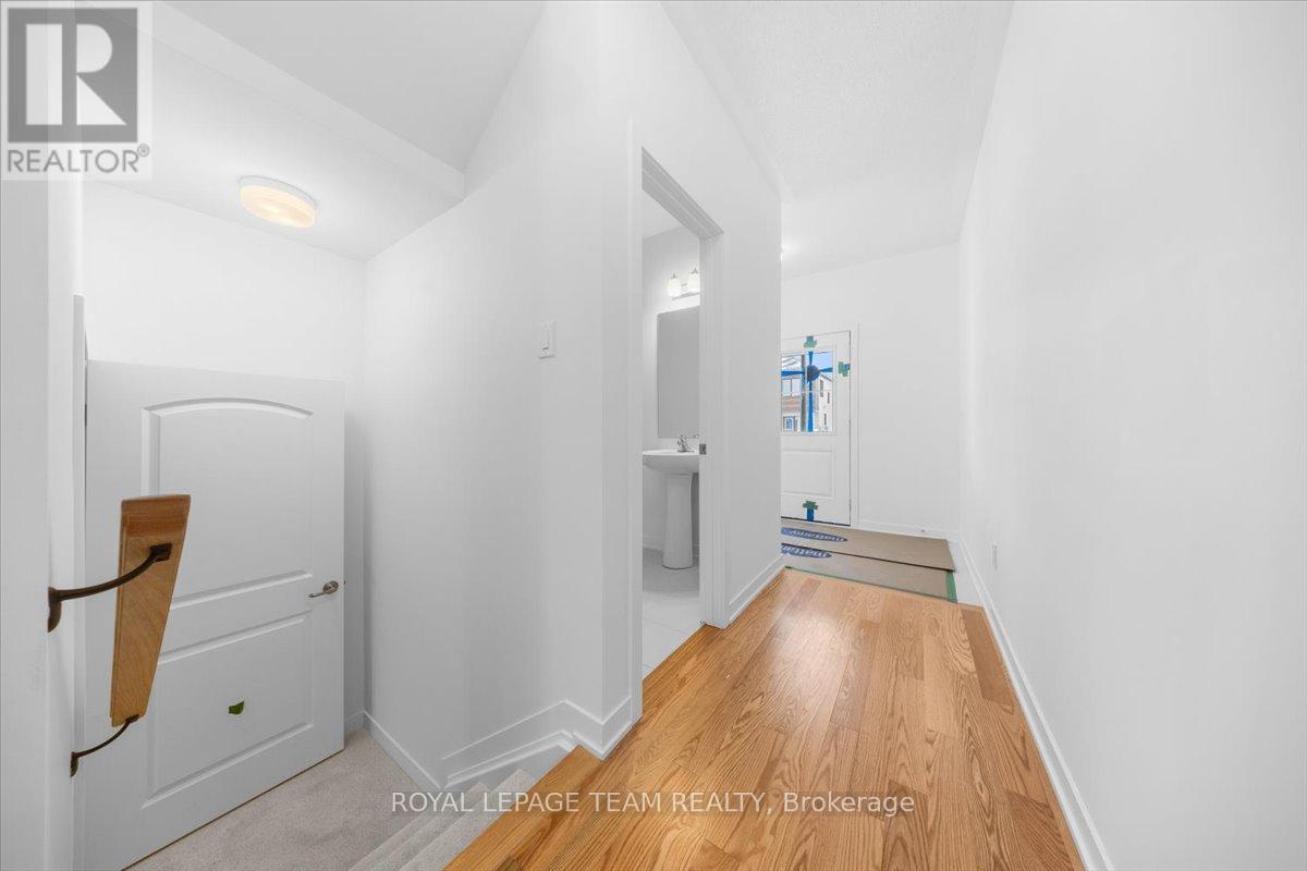 737 Tincture Place, Ottawa, Ontario  K2W 0P2 - Photo 3 - X12916812