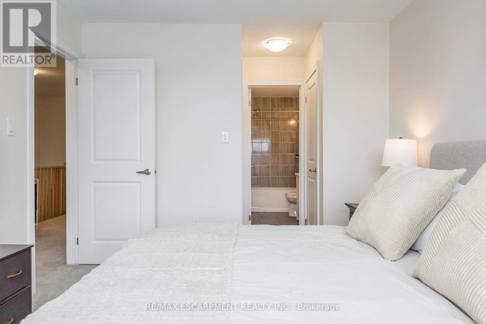 33 Red Maple Lane, Barrie, Ontario  L9J 0N4 - Photo 37 - S12855020