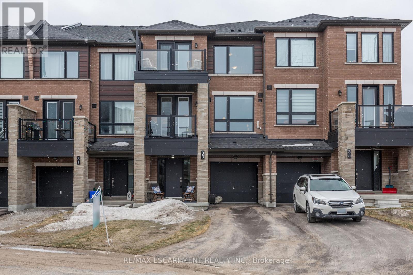 33 RED MAPLE LANE, Barrie, Ontario