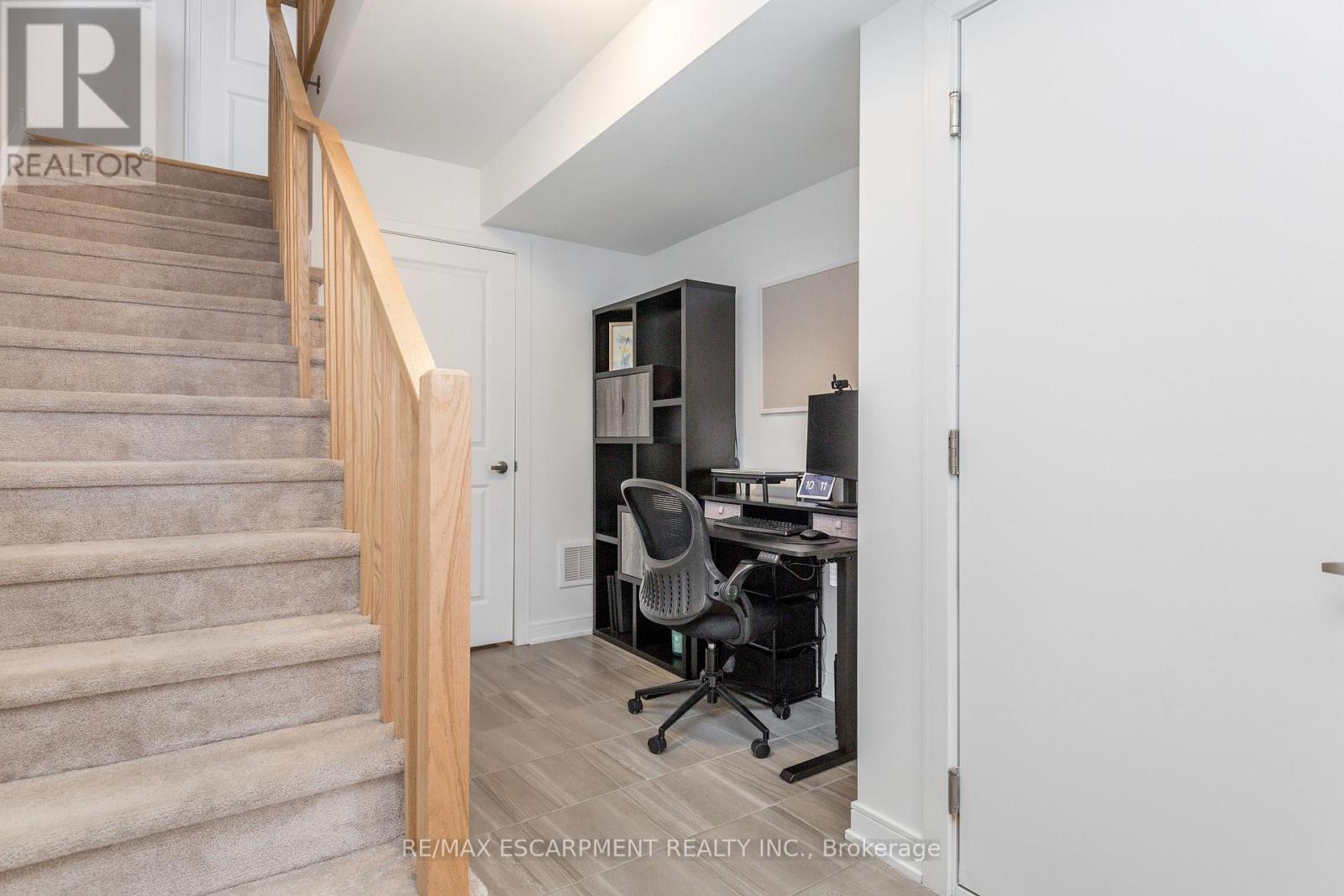 33 Red Maple Lane, Barrie, Ontario  L9J 0N4 - Photo 7 - S12855020