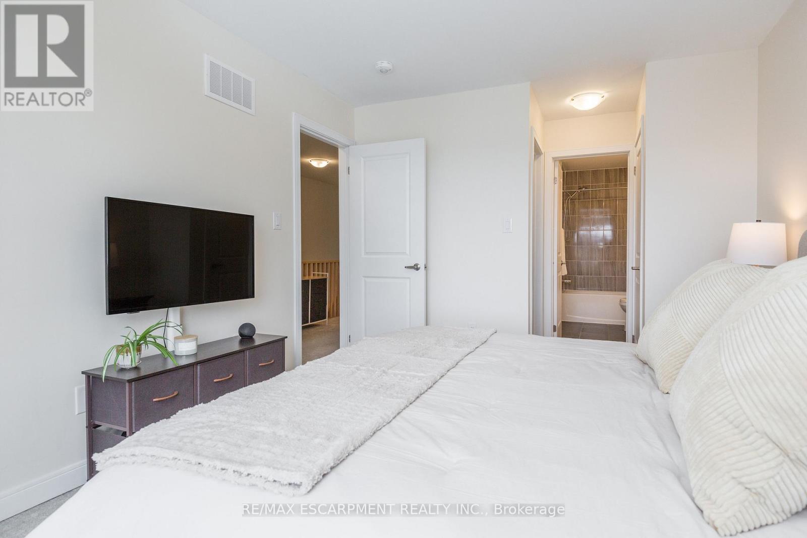 33 Red Maple Lane, Barrie, Ontario  L9J 0N4 - Photo 36 - S12855020