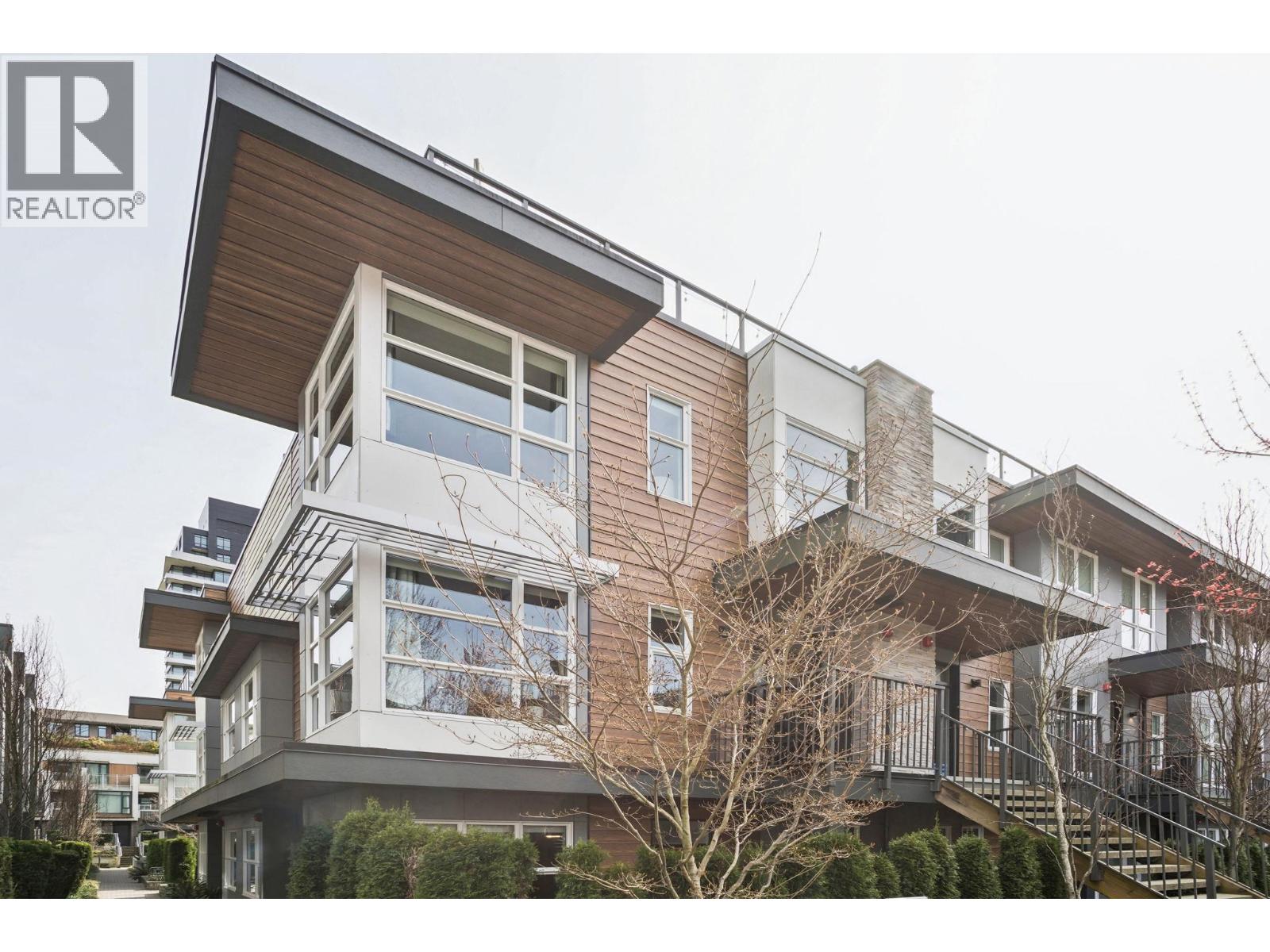 222 2060 CURLING ROAD, North Vancouver, British Columbia