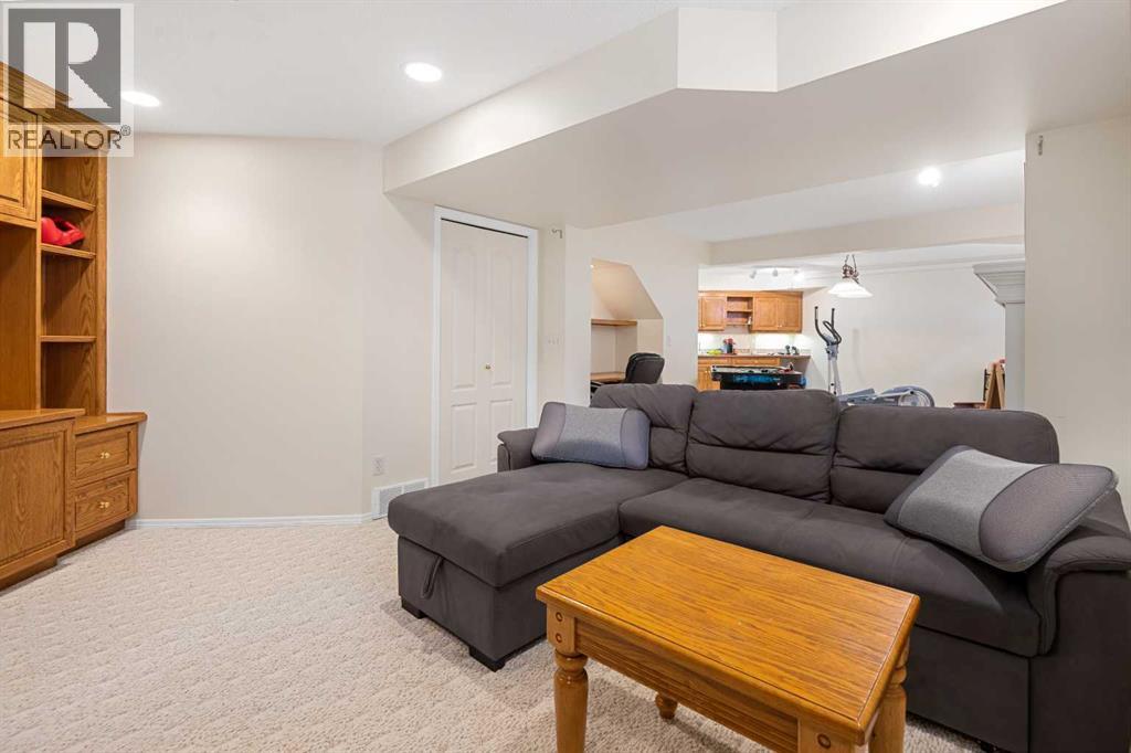 704 Woodside Drive, Airdrie, Alberta  T4B 2G9 - Photo 41 - A2284096