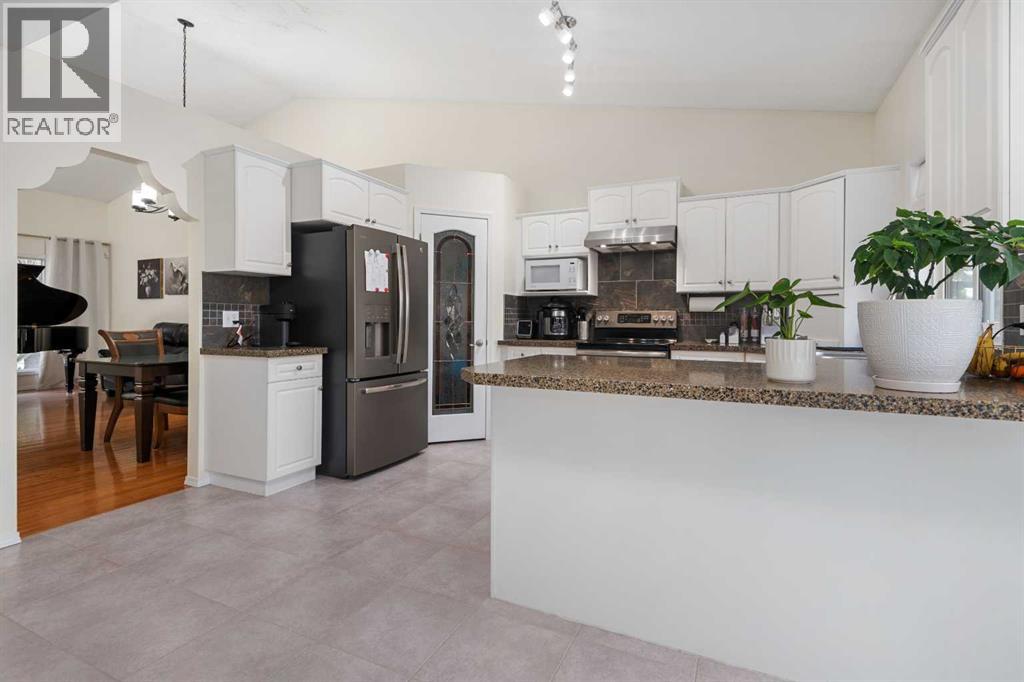 704 Woodside Drive, Airdrie, Alberta  T4B 2G9 - Photo 14 - A2284096