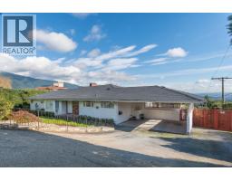 <div class="price">$5,500,000</div> 870 Farmleigh Road, West Vancouver<br><div style="margin-bottom:8px;"><small>Engel & Volkers Vancouver</small></div><div class='bed_bath'>5 Bed | 3 Bath</div>