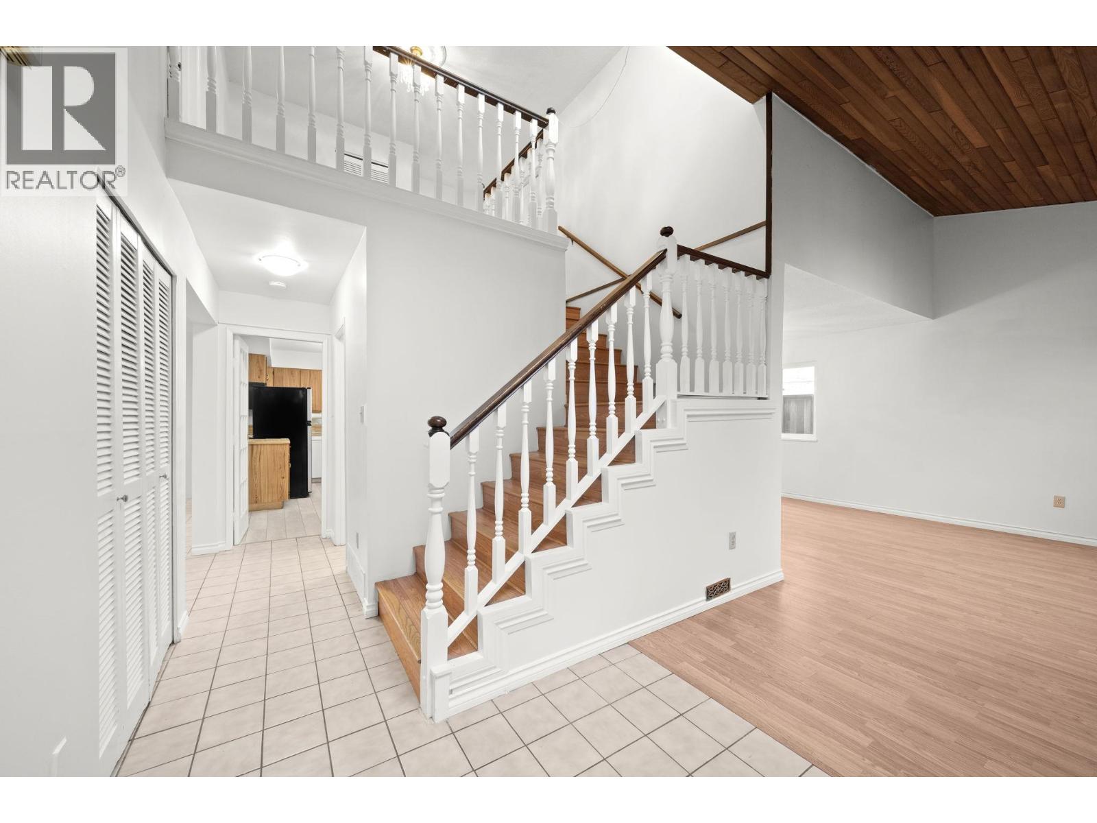 1140 Lansdowne Drive, Coquitlam, British Columbia  V3B 5R3 - Photo 14 - R3103195