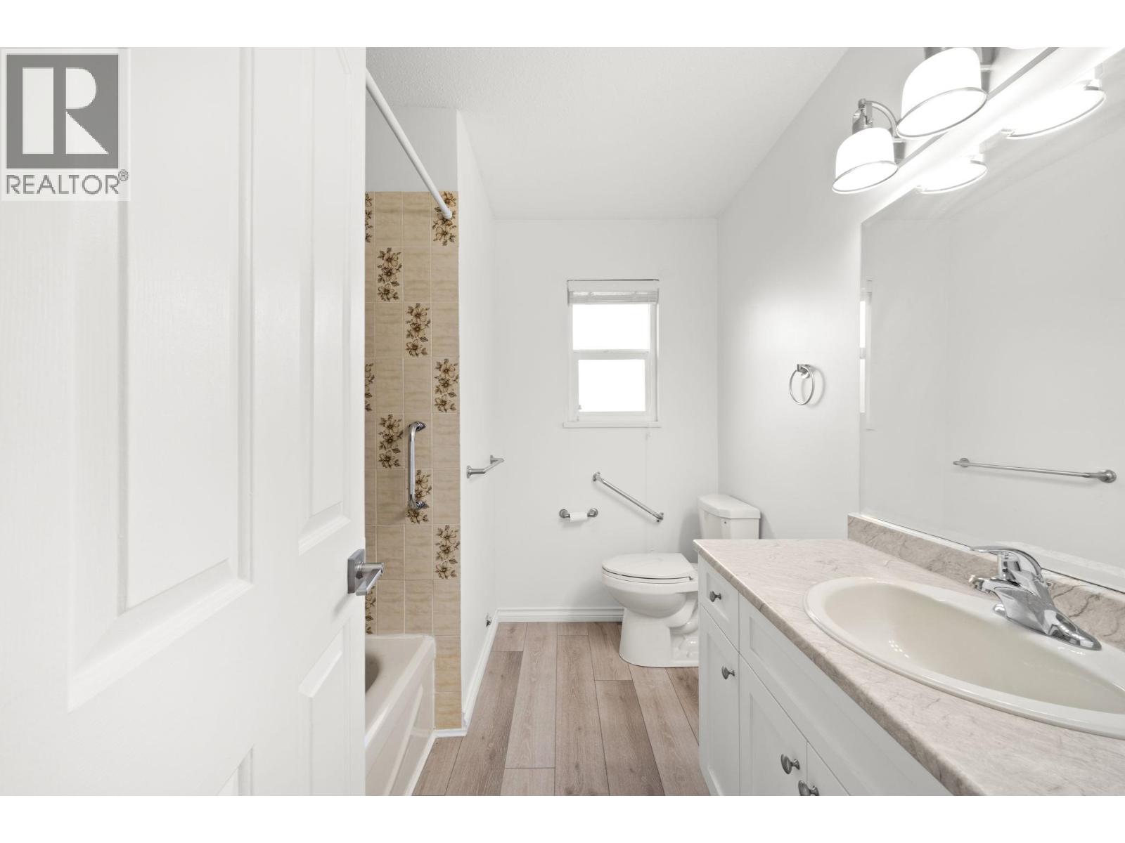 1140 Lansdowne Drive, Coquitlam, British Columbia  V3B 5R3 - Photo 21 - R3103195