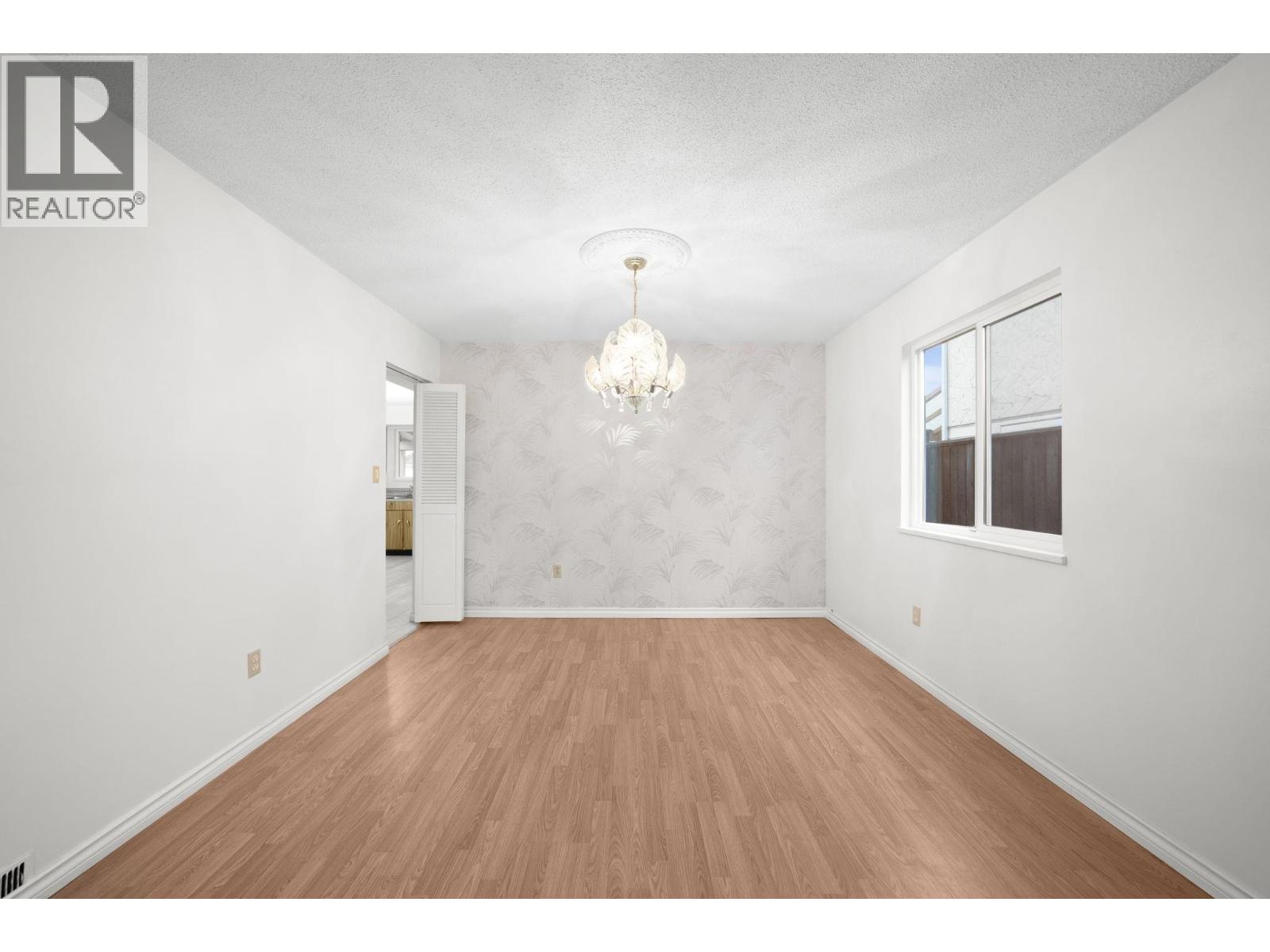 1140 Lansdowne Drive, Coquitlam, British Columbia  V3B 5R3 - Photo 8 - R3103195