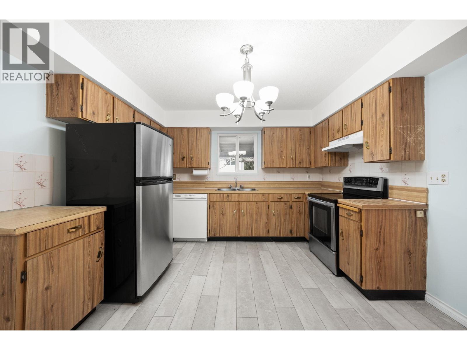 1140 Lansdowne Drive, Coquitlam, British Columbia  V3B 5R3 - Photo 9 - R3103195