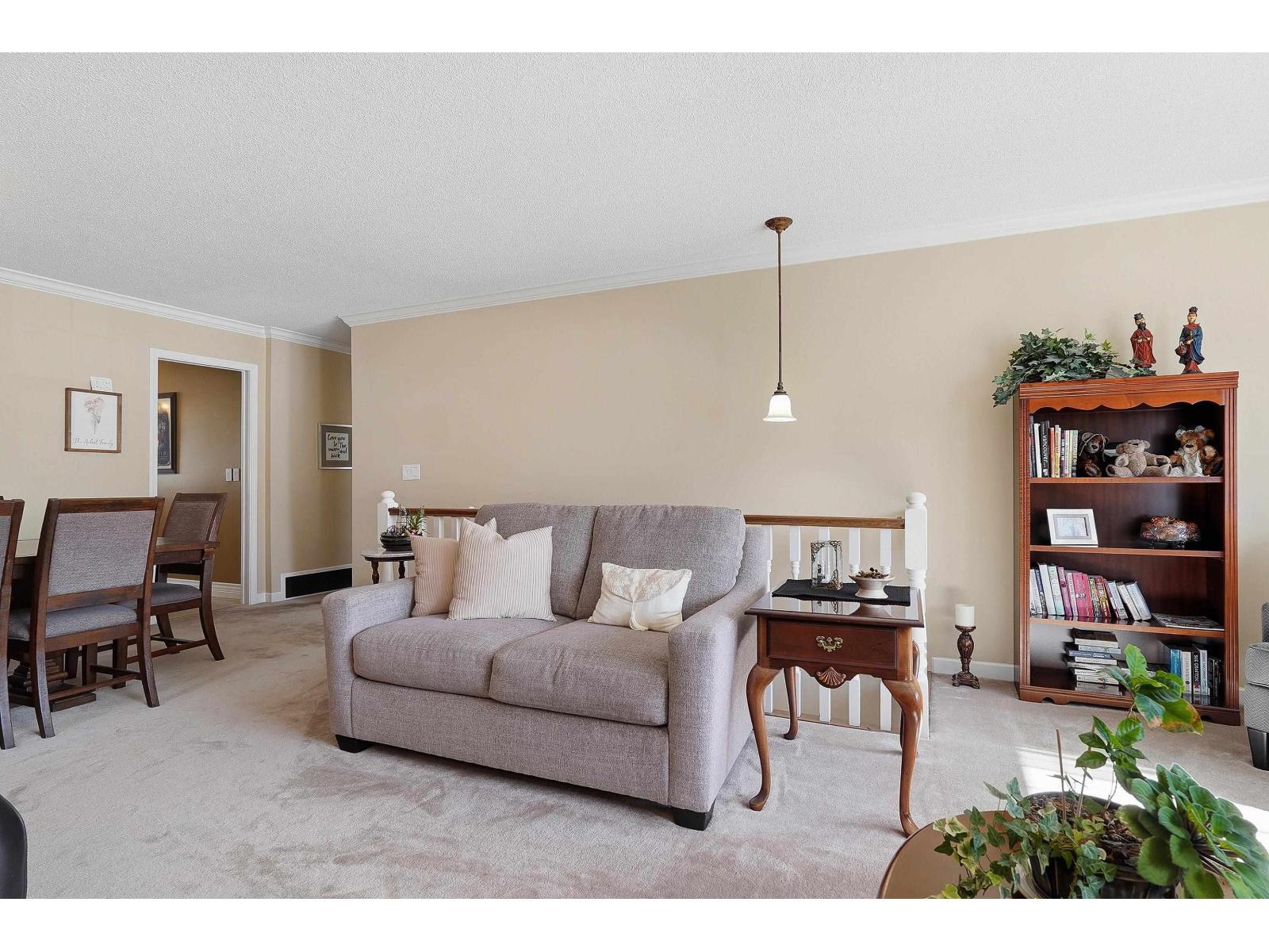 9274 155 Street, Surrey, British Columbia  V3R 9B3 - Photo 6 - R3102697