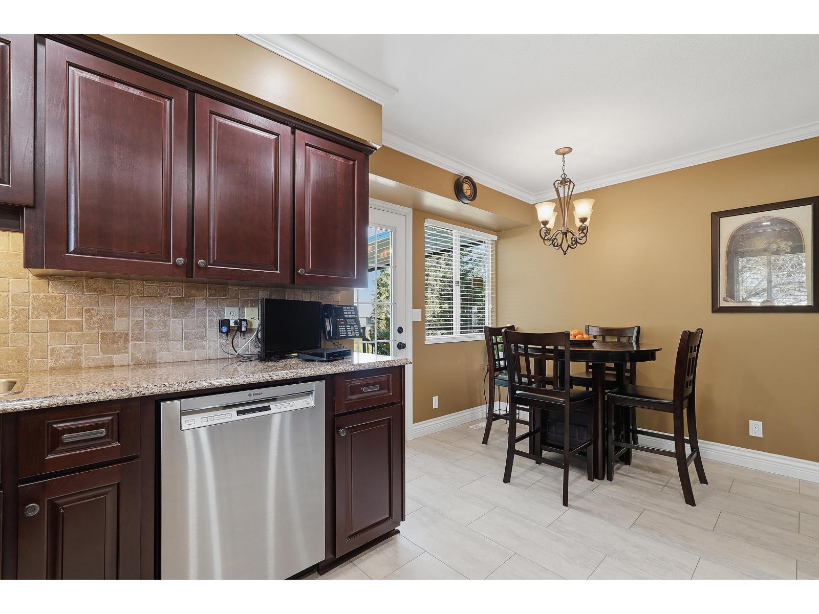 9274 155 Street, Surrey, British Columbia  V3R 9B3 - Photo 11 - R3102697