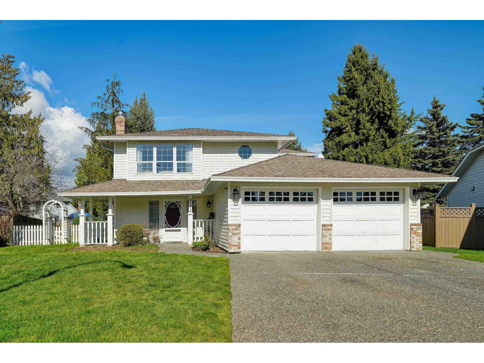 9274 155 Street, Surrey, British Columbia  V3R 9B3 - Photo 2 - R3102697