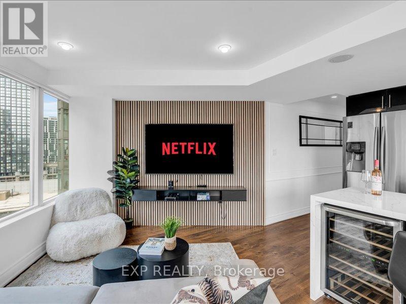 1816 - 210 VICTORIA STREET, Toronto, Ontario