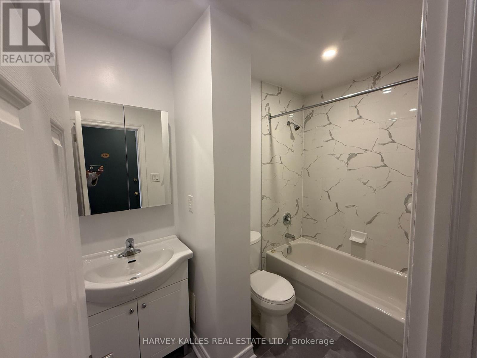 403 - 180 Vaughan Road, Toronto, Ontario M6C 2M3 - Photo 2 - C12916834