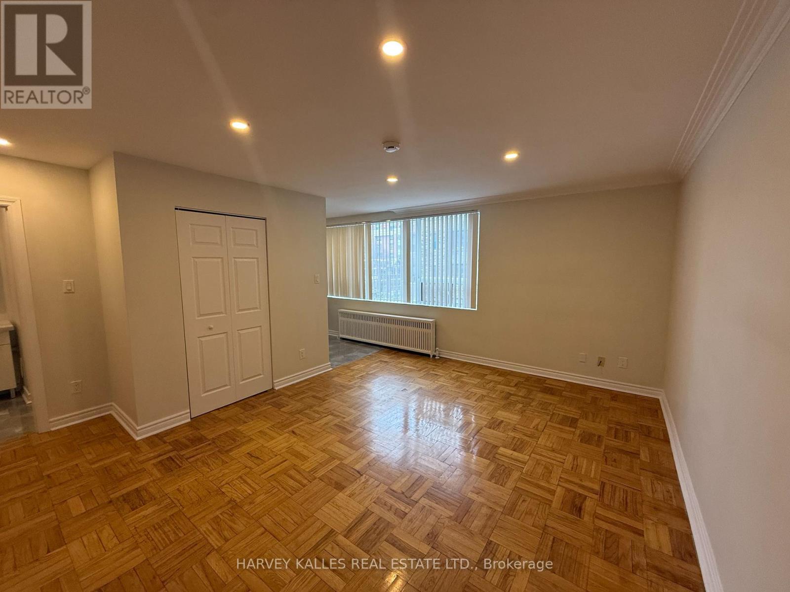 403 - 180 Vaughan Road, Toronto, Ontario M6C 2M3 - Photo 5 - C12916834