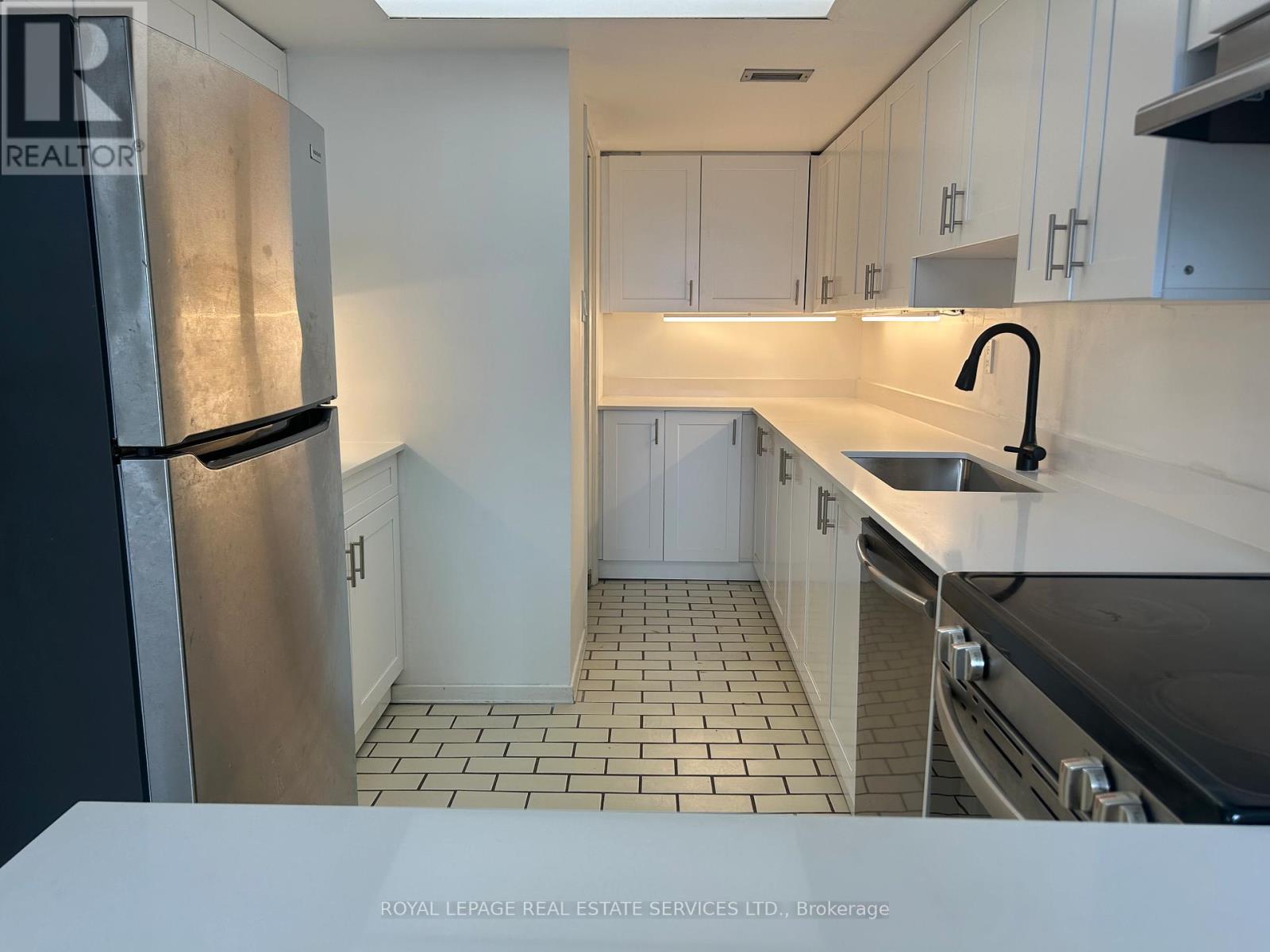 901 - 360 Bloor Street E, Toronto, Ontario  M4W 3M3 - Photo 11 - C12916842