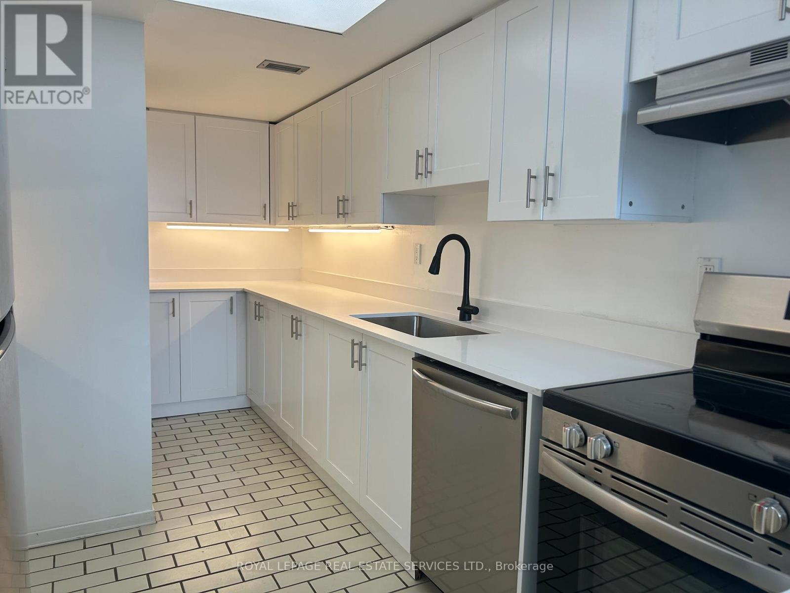 901 - 360 Bloor Street E, Toronto, Ontario  M4W 3M3 - Photo 12 - C12916842