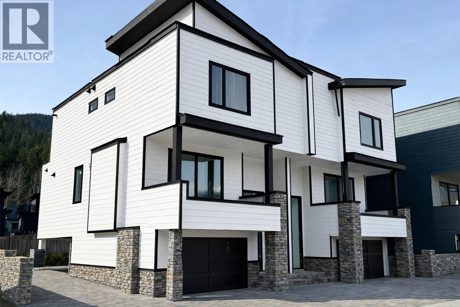 1006 PHARE CRESCENT CRESCENT, Pemberton, British Columbia