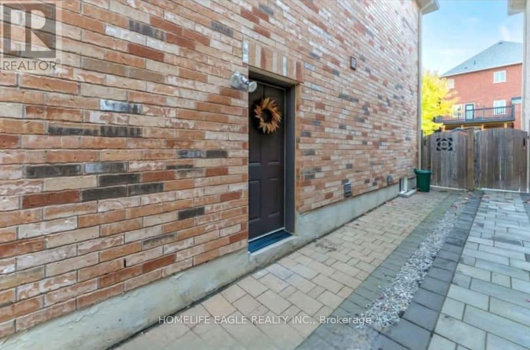 43 Naylor Drive, Bradford West Gwillimbury, Ontario  L3Z 0J8 - Photo 2 - N12916770