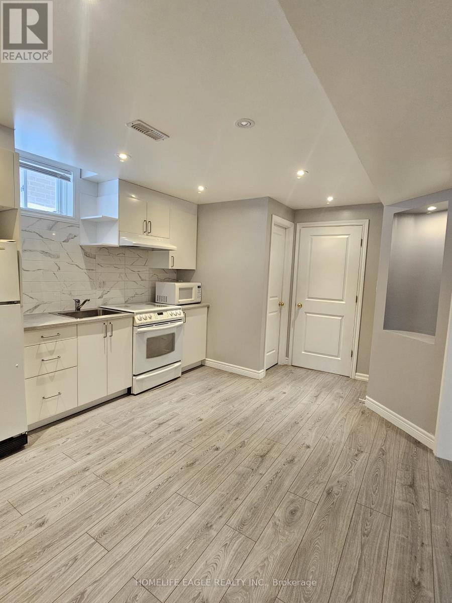 43 Naylor Drive, Bradford West Gwillimbury, Ontario  L3Z 0J8 - Photo 3 - N12916770