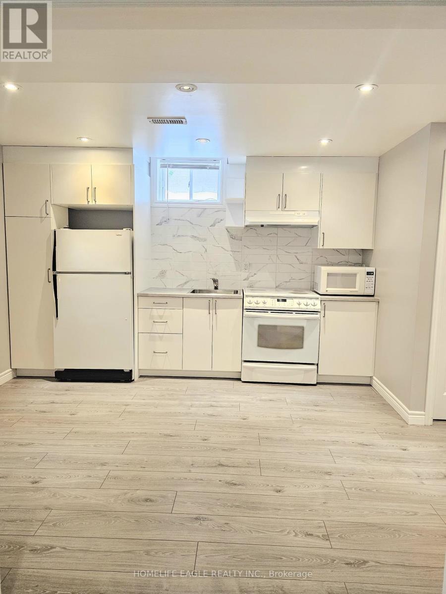 43 Naylor Drive, Bradford West Gwillimbury, Ontario  L3Z 0J8 - Photo 4 - N12916770