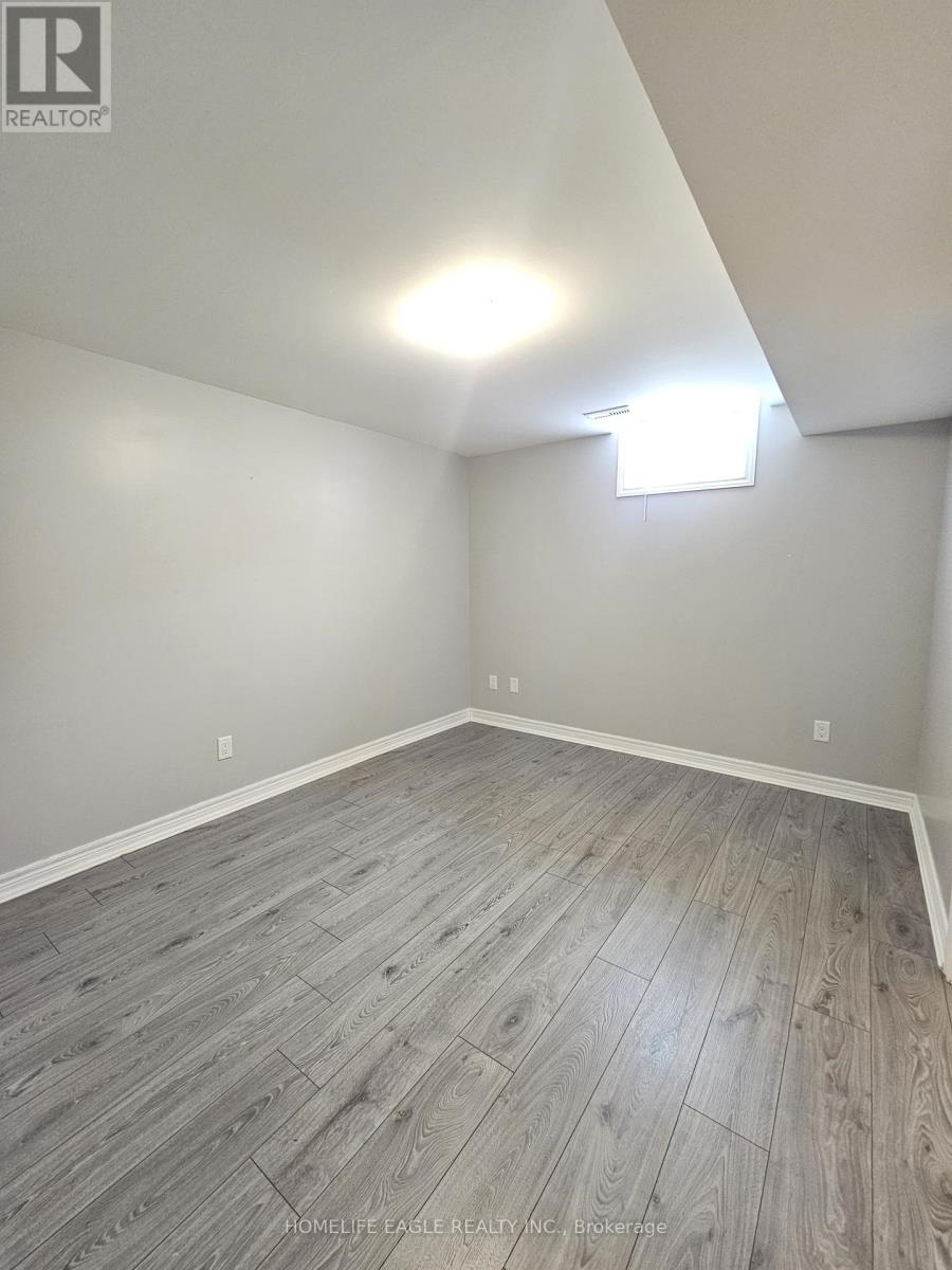 43 Naylor Drive, Bradford West Gwillimbury, Ontario  L3Z 0J8 - Photo 5 - N12916770