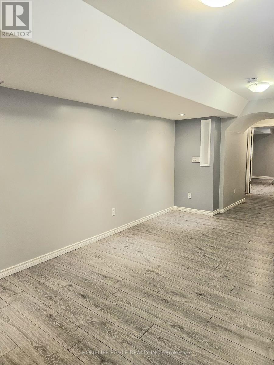 43 Naylor Drive, Bradford West Gwillimbury, Ontario  L3Z 0J8 - Photo 9 - N12916770