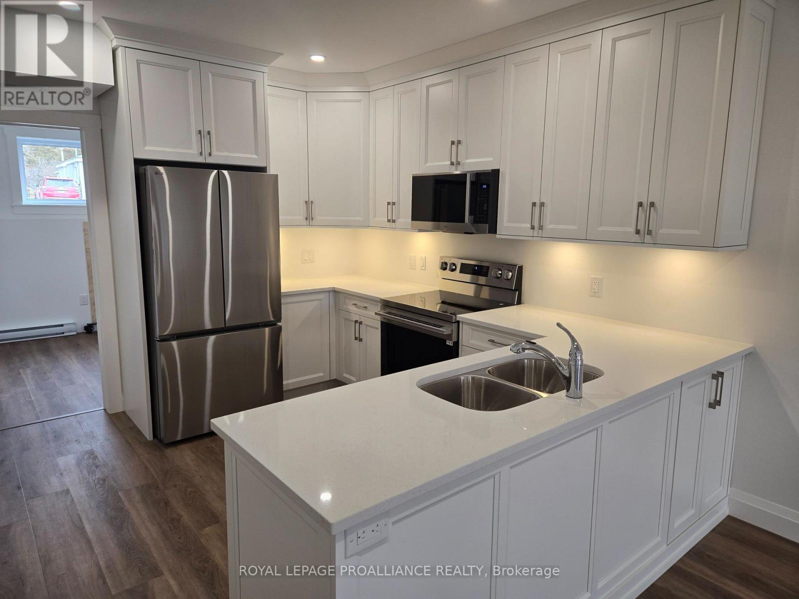 4 - 92 Lywood Street, Belleville, Ontario  K0K 1K0 - Photo 5 - X12776772