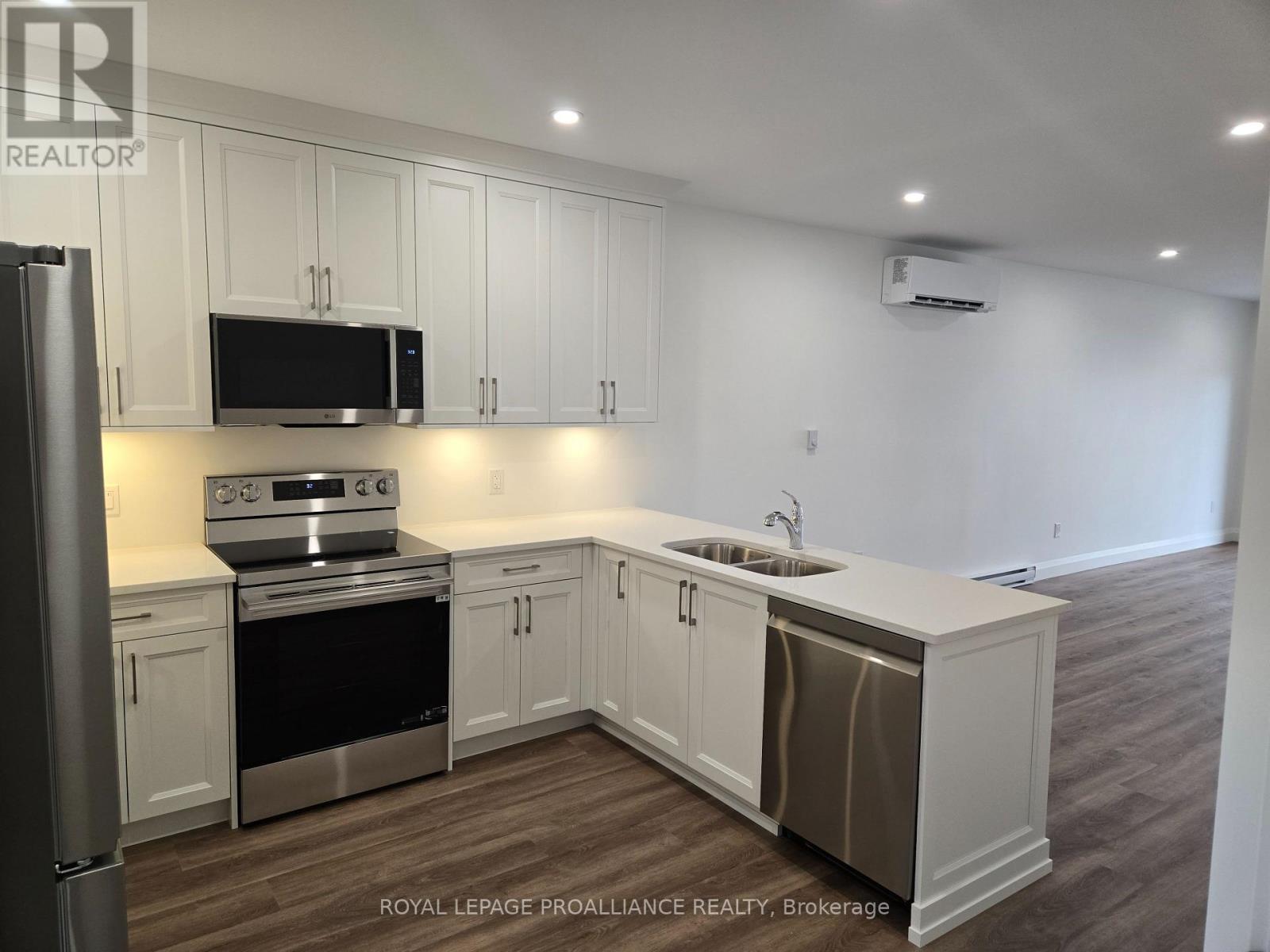 4 - 92 Lywood Street, Belleville, Ontario  K0K 1K0 - Photo 4 - X12776772