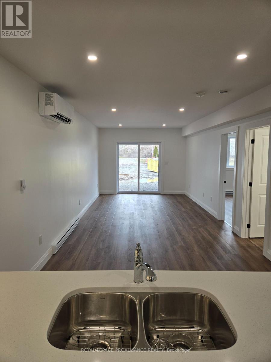 4 - 92 Lywood Street, Belleville, Ontario  K0K 1K0 - Photo 7 - X12776772