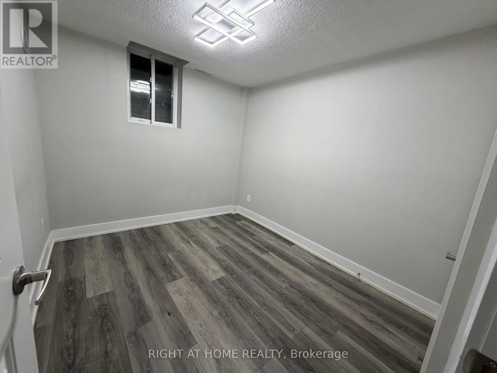 Bsmt - 7 Carruthers Crescent, Barrie, Ontario  L4M 6A7 - Photo 5 - S12916792