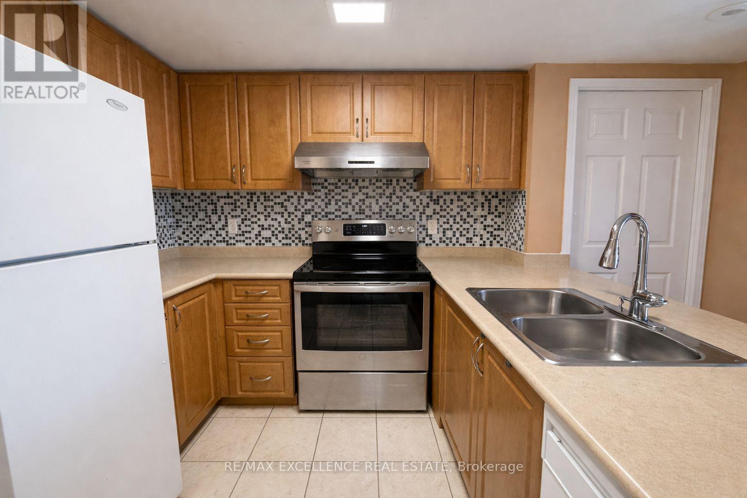 2033 - 3043 Finch Avenue W, Toronto, Ontario  M9M 0A4 - Photo 4 - W12916772