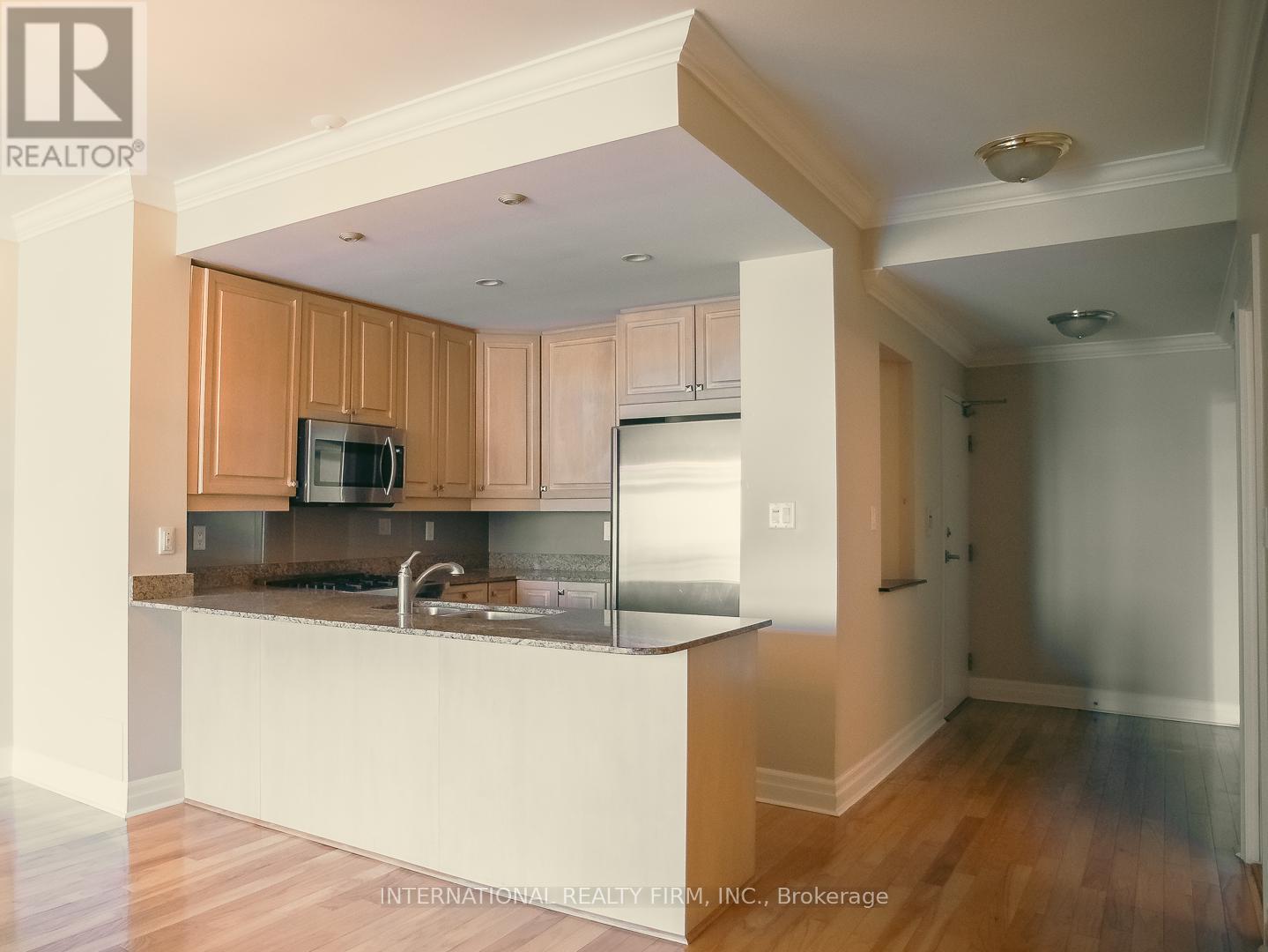 Ph502 - 80 Palace Pier Court, Toronto, Ontario  M8V 4C1 - Photo 6 - W12916802