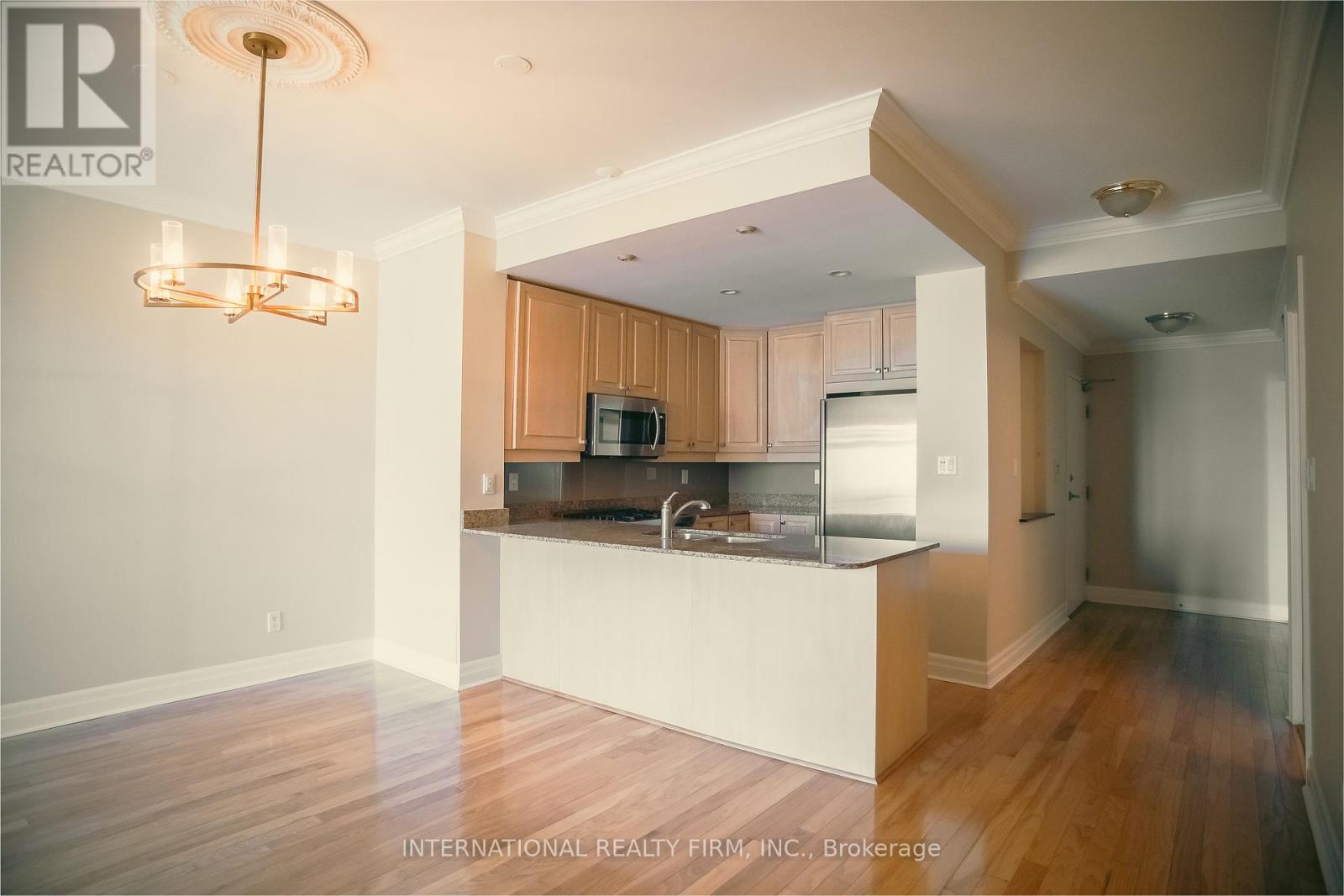 Ph502 - 80 Palace Pier Court, Toronto, Ontario  M8V 4C1 - Photo 6 - W12916810