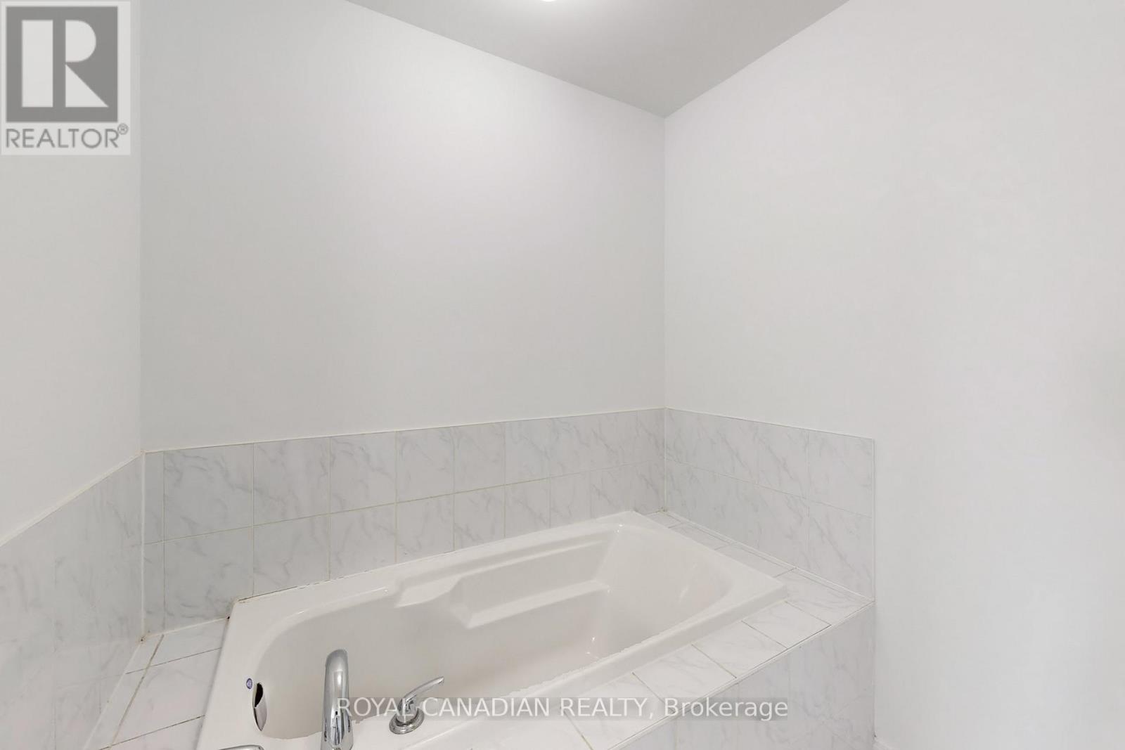 54 Chesterwood Crescent, Brampton, Ontario  L6Y 0Z4 - Photo 18 - W12916814