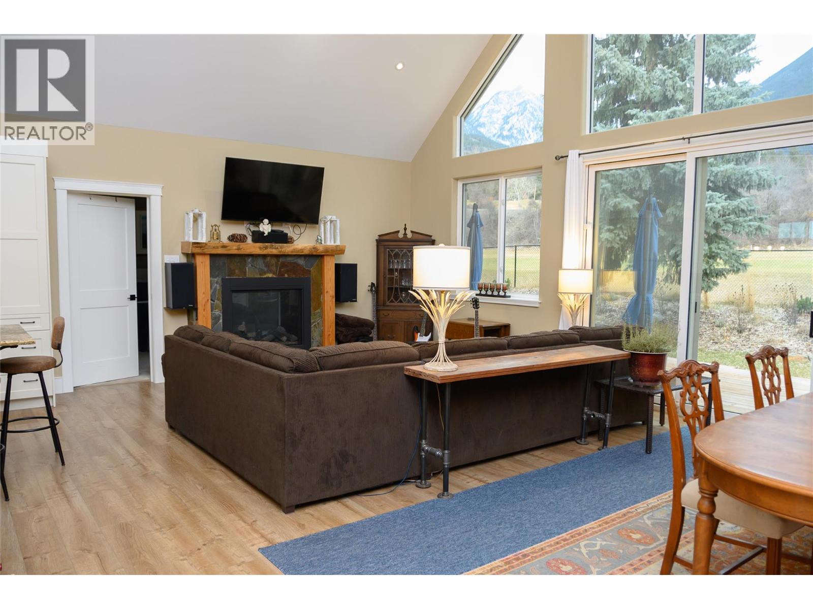 5112 Riverview Close, Fairmont Hot Springs, British Columbia  V0B 1L1 - Photo 8 - 10375533