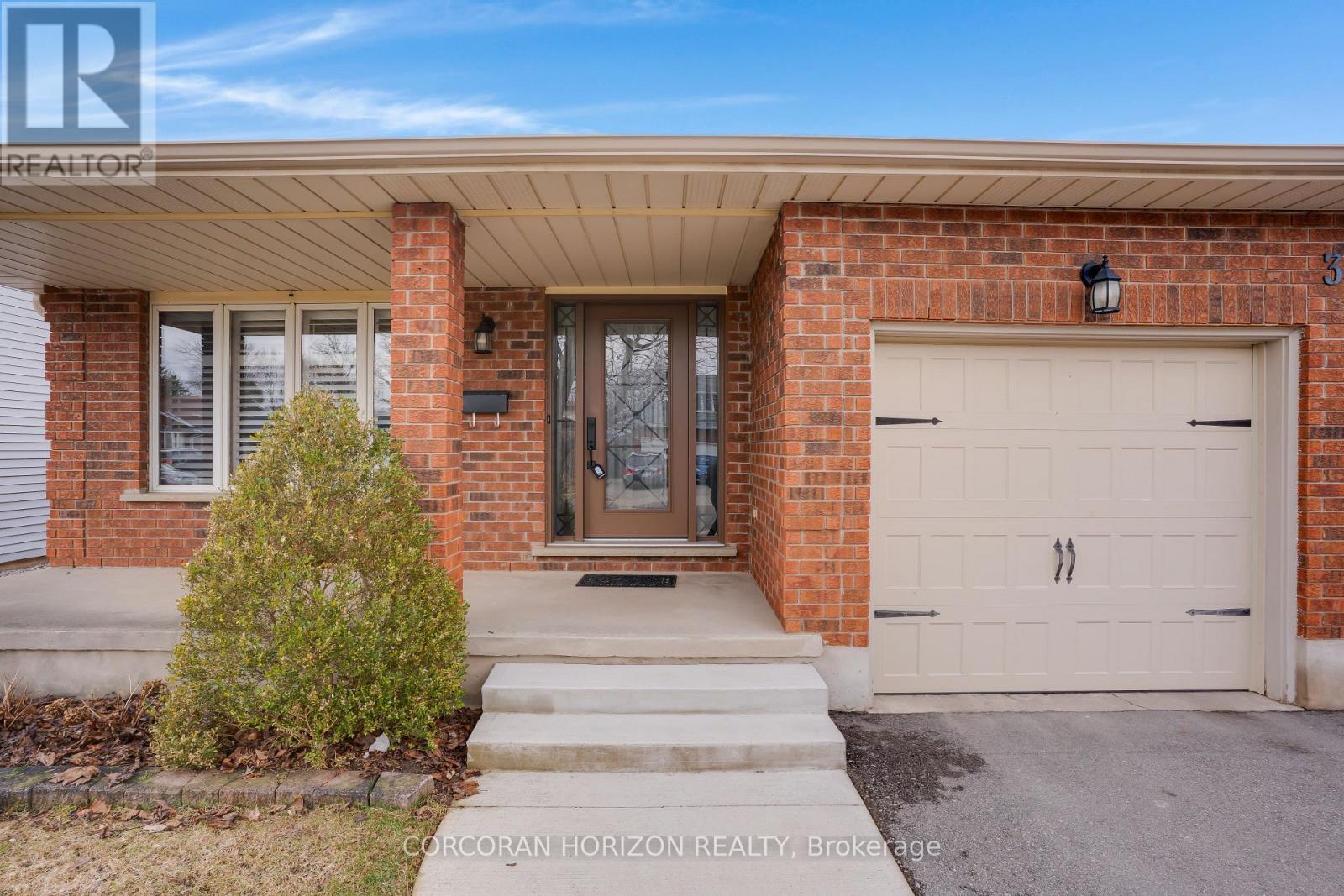 35 Southview Crescent, Cambridge, Ontario  N1P 1A3 - Photo 2 - X12916780